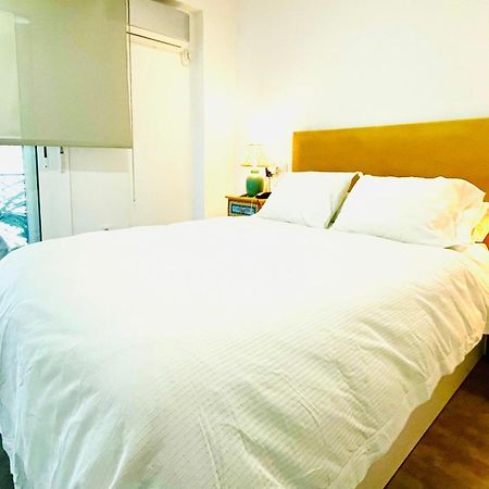 Appartamento Apartamento Puerta Carmona Siviglia Esterno foto